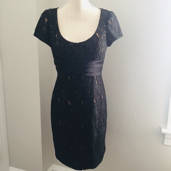 Badgley Mischka Black Lace Gold Lined Dress Size 4 - Picture 1 of 6